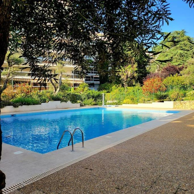 Grand Studio Localisation Ideale Antibes Buitenkant foto