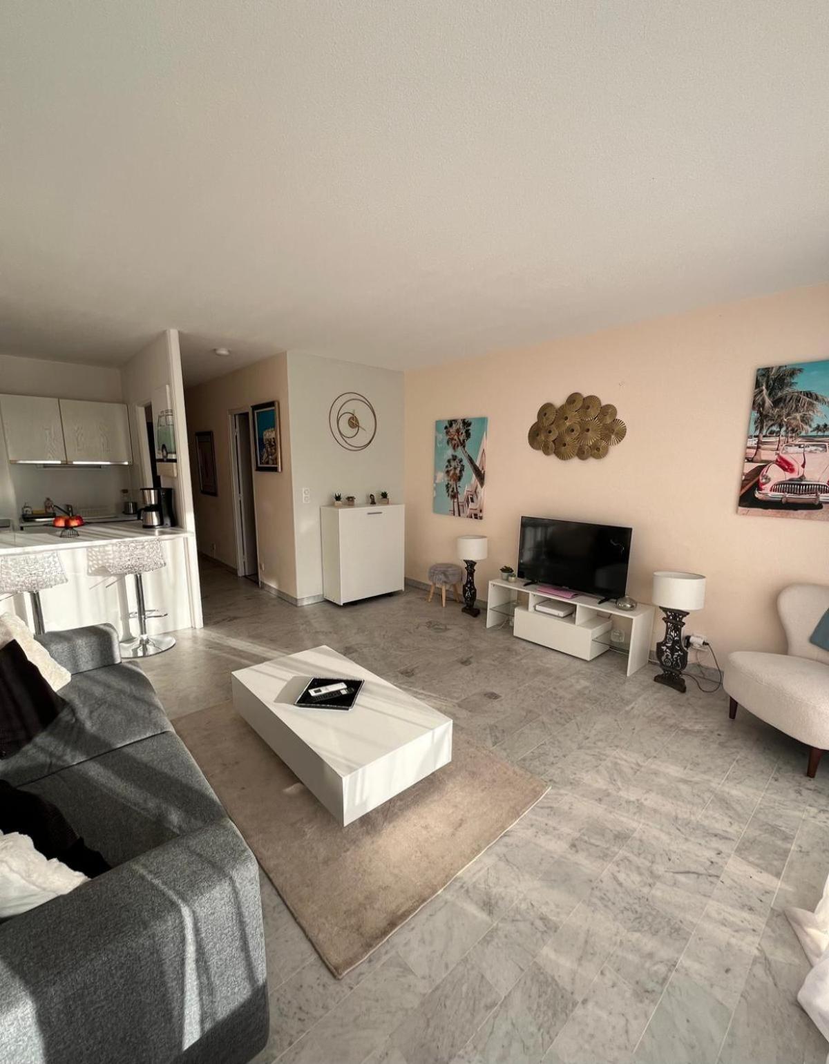 Grand Studio Localisation Ideale Antibes Buitenkant foto